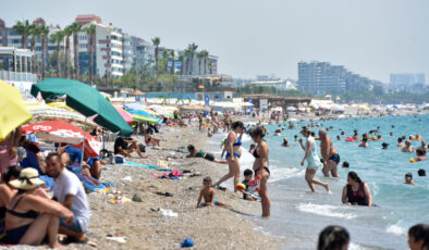 Antalya’da hissedilen sıcaklık 46,6 derece olurken nem oranı yüzde 80’e ulaştı