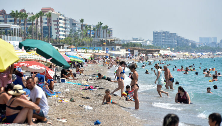 Antalya’da hissedilen sıcaklık 46,6 derece olurken nem oranı yüzde 80’e ulaştı