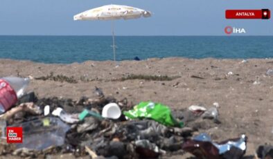 Antalya’da Kumköy kıyısı çöplerle boğuşuyor