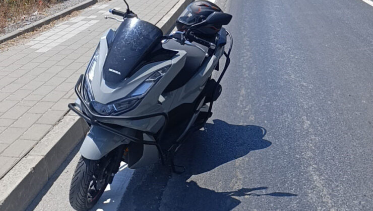 Antalya’da müşteri almak için duran taksiye çarptı: 1 yaralı