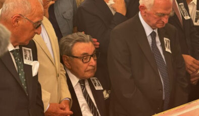 Aydın Doğan, Altan Öymen’in cenaze namazında ayakta duramadı