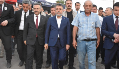 Bakan Yumaklı’dan şehit orman çalışanının ailesine ziyaret