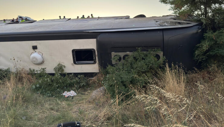 Balıkesir’de şarampole devrilen otobüsteki 27 kişi yaralandı