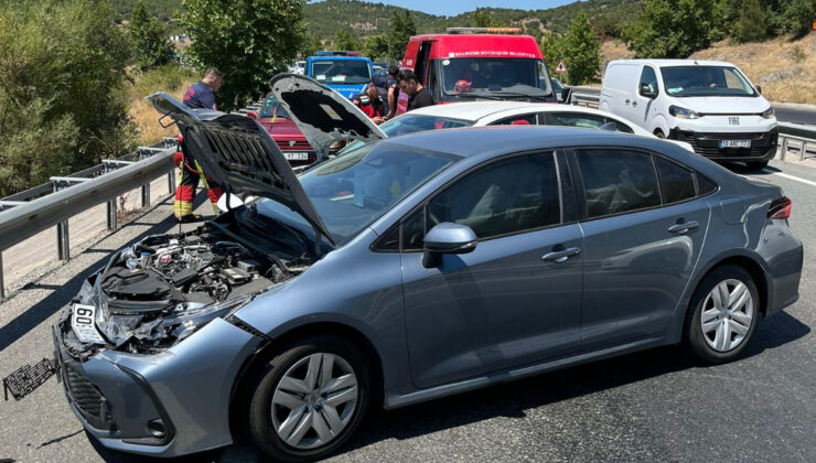 Balıkesir’de sıcaktan eriyen asfalt kazaya neden oldu:  8 yaralı