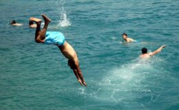 Balıklama atlarken 2 kez düşünün: Bakın neye yol açıyor…