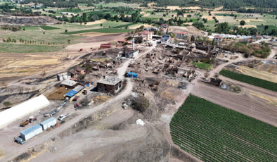 Bilecik’teki yangında küle dönen köyde yalnızca mescidinin içi ayakta kaldı