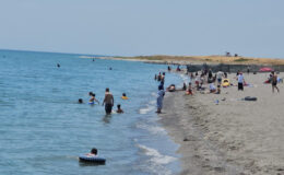 Bitlis’te Ege’yi aratmayan kıyı vatandaşlardan ağır ilgi görüyor