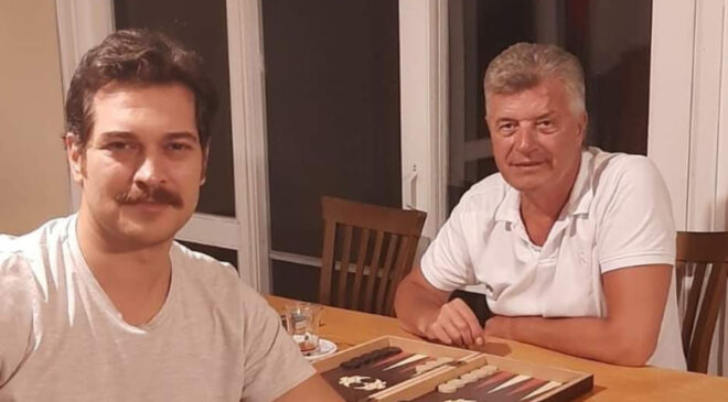 Bıyıklı Çağatay Ulusoy! Yeni imajına yorum yağdı