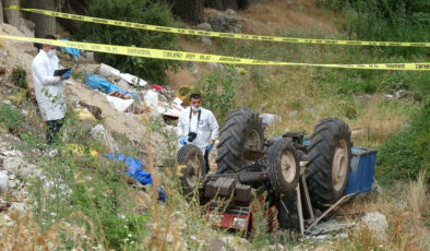 Burdur’da dereye devrilen traktörün şoförü öldü
