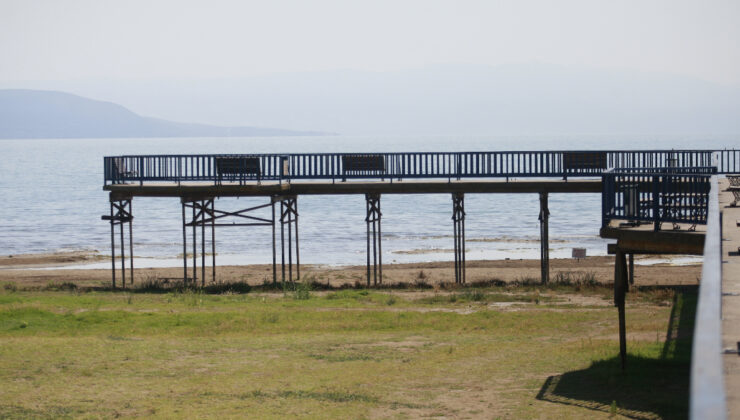 Bursa’da bir devir deniz otobüsünün yanaştığı iskele, karada kaldı