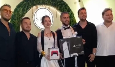 Bursa’da farklı takı merasimi: Oyun konsolu taktılar