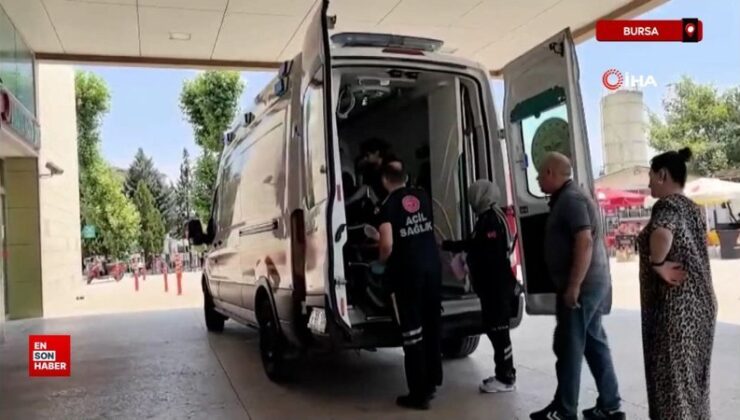 Bursa’da motosiklet dolmuş durağına daldı