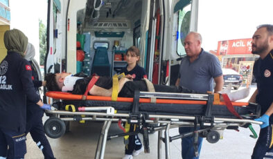 Bursa’da motosiklet dolmuş durağına daldı