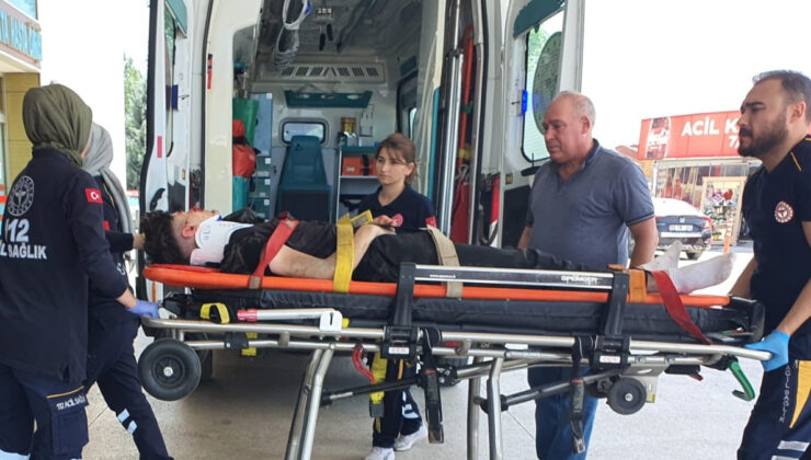 Bursa’da motosiklet dolmuş durağına daldı