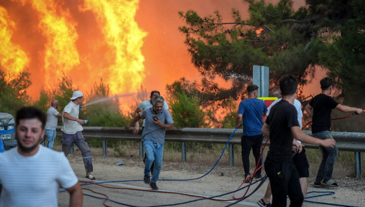 Bursa’da orman yangınına müdahale eden takımlar ve vatandaşlar sıkıntı anlar yaşadı