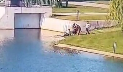 Bursa’da parkın içinden geçen çaya düşen çocuğu güvenlik kurtardı