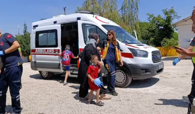 Bursa’da sağlıkçılar, yaralı çocukları sevindirdi