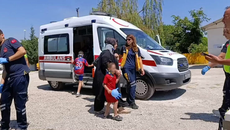Bursa’da sağlıkçılar, yaralı çocukları sevindirdi