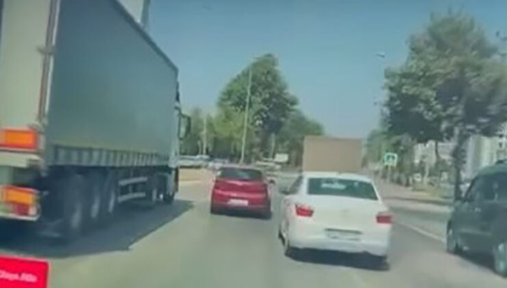 Bursa’da tırın kör noktasında kalan araç kullanılamaz hale geldi