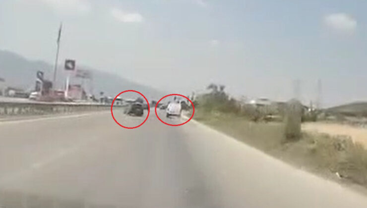 Bursa’da yanından süratle geçen araç nedeniyle hareket yapan araba devrildi