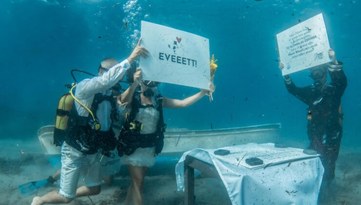 Çanakkale’de bir çift su altında evlendi