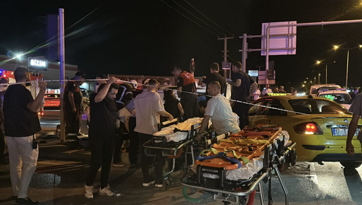 Çanakkale’de taksi ile araba çarpıştı: 8 yaralı