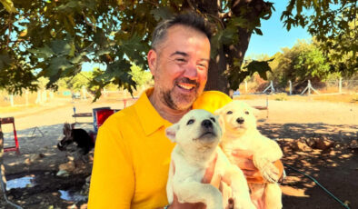 Cet Demirer’in cebinden çıkan not güldürdü: “Yüzümüzü güldüren adam”