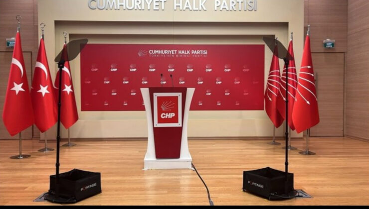 CHP’de basın açıklaması yapılan alan düzenlendi, Atatürk fotoğrafı kaldırıldı