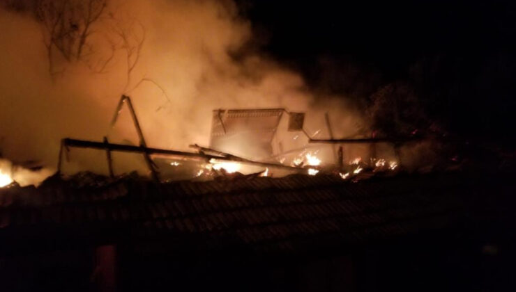 Çorum’da yangın: 2 mesken, 2 garaj ve 1 ahır kül oldu