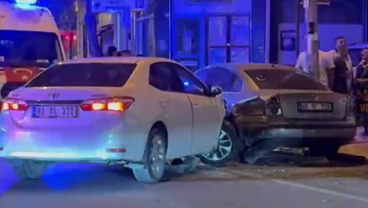 Düzce’de alkollü şoför, park halindeki 2 arabaya çarptı