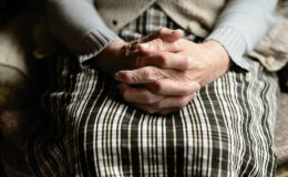 Eğitimli köpekler, Parkinson hastalığını yüzde 98 doğrulukla tespit etti