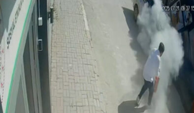 Elazığ’da park halindeki araç yangını kamerada