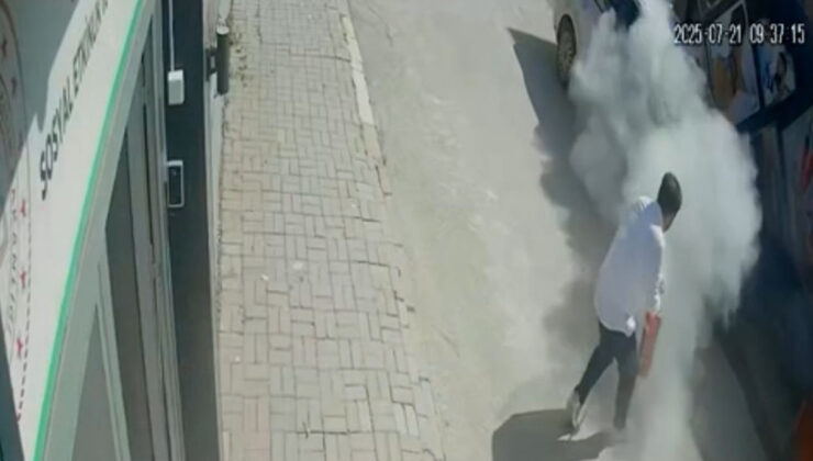 Elazığ’da park halindeki araç yangını kamerada