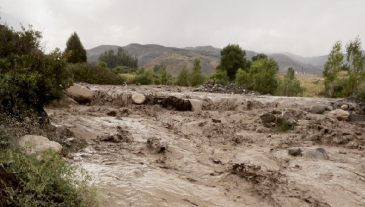 Erzincan’da sağanak yağış sele neden oldu