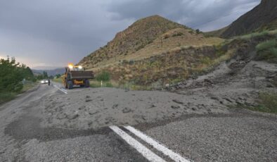 Erzurum’da sel yolu kapattı