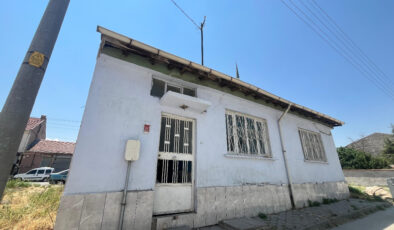 Eskişehir’de sahibi ölen meskene gizlice girip yerleştiler