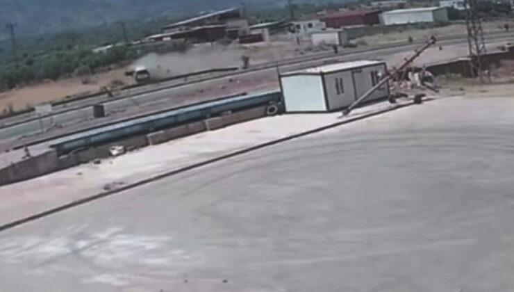 Gaziantep’te hafif ticari araç takla attı: Şoför ömrünü yitirdi