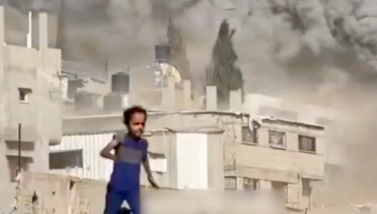 Gazze’de İsrail’in bombalarından kaçan küçük kız