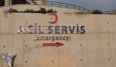 Hatay’da kocasının bıçakladığı bayan ömür savaşı veriyor