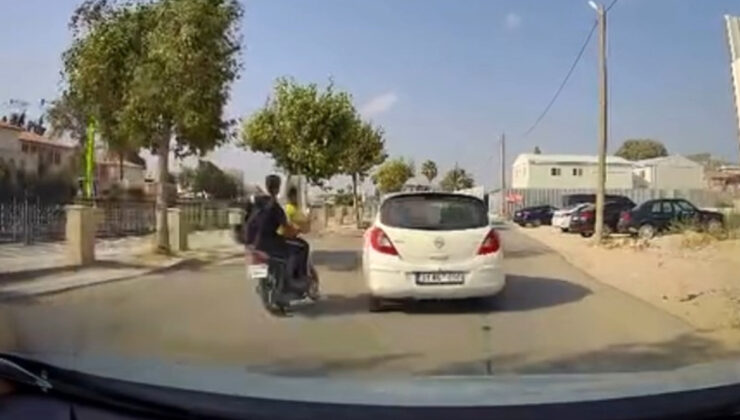 Hatay’da motosikletin arabayla çarpıştığı kazada iki kişi yola savruldu