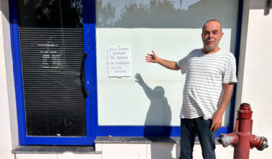 Hatay’da sıcaklıklardan bunalan esnaf not bırakıp tatile çıktı: Eylül’de görüşürüz