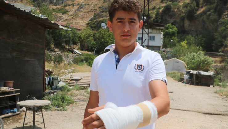 Hatay’da yangın meskenine sıçramasın diye uğraşırken yamaçtan kopan kaya modülü elini kırdı
