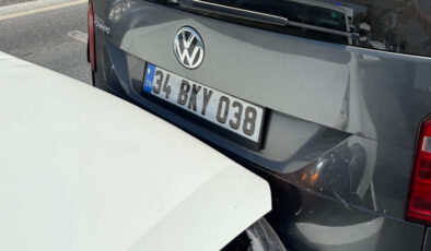 İBB’ye ilişkin kamyonetten düşen çöp torbası zincirleme kazaya yol açtı