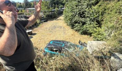 İstanbul’da araçla çarpışıp fidanlığa uçtu