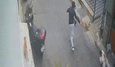 İstanbul’da berberde kıyafetini değiştirip, husumetlisine silahlı atak düzenledi