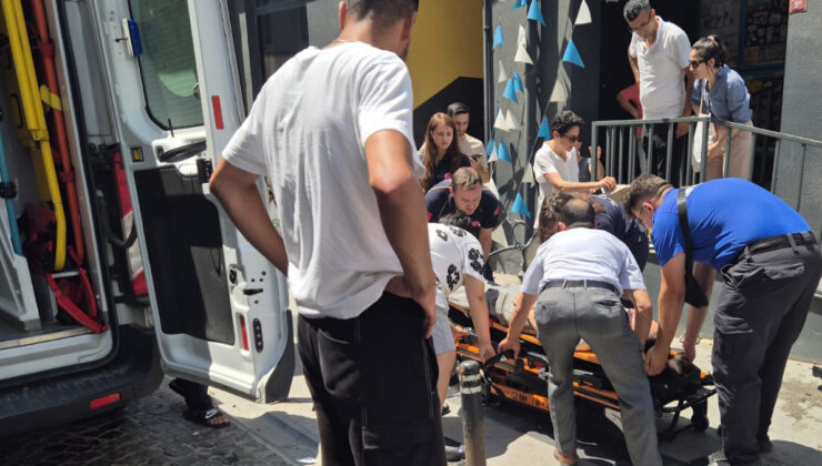 İstanbul’da pedalları karıştıran bayan şoför kaza yaptı