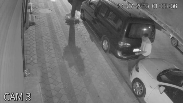 İstanbul’da plaka hırsızlığı kamerada: Plakaları dakikalar içinde çıkardılar