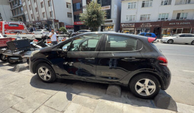 İstanbul’da seyir halindeki şoför direksiyon başında kötüleşti