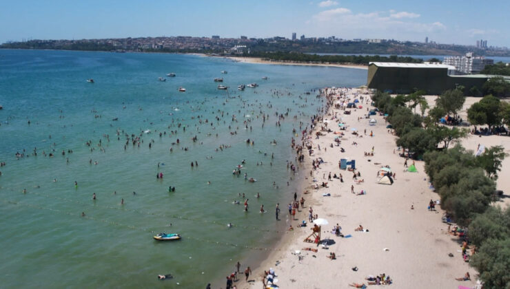 İstanbul’da sıcak hava tesirini gösterdi: Vatandaşlar Menekşe Plajı’na akın etti