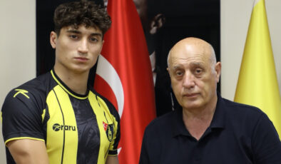 İstanbulspor, Ertuğrul Sandıkcı’ya imzayı attırdı